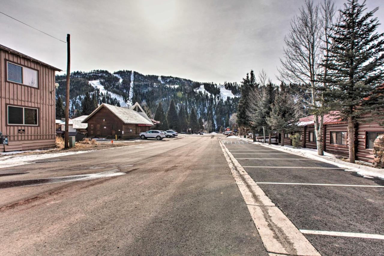 Cozy Red River Condo - Walk To Chair Lift! Bagian luar foto